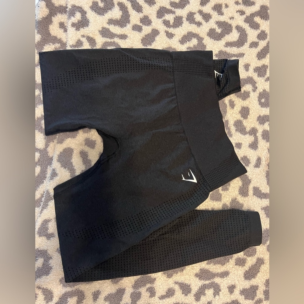 Black gym shark leggings